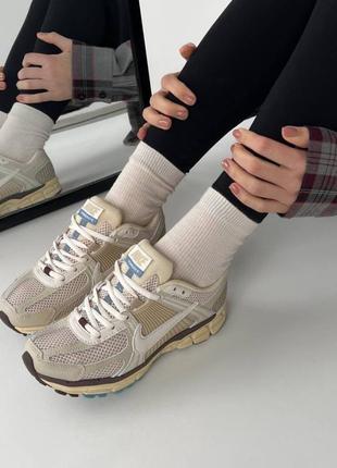 Кроссовки текстильные nike vomero 5 beige