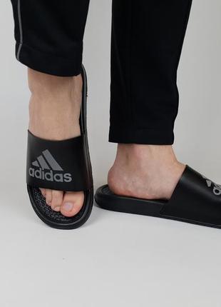 Мужские тапочки летние черные adidas с рефлективным лого. шлепанцы на лето адидас. пляжные тапочки мужские