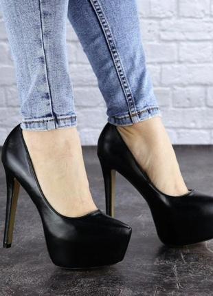 Жіночі шкіряні туфлі на високих підборах bigtree 0066 чорні