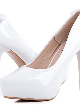 Жіночі шкіряні туфлі на високих підборах seven 0068 білі