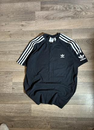 Футболка adidas