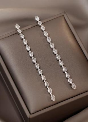 Вечірні сережки жіночі підвіски з камінцями / срібний колір