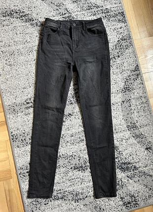 Джинси скінні