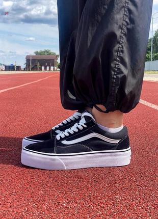 Vans classic platform black white