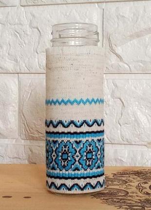 Маленькая вазочка для цветов в украинском стиле.