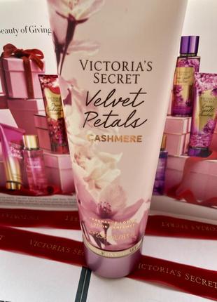 Парфюмированный лосьон victoria's secret velvet petals cashmere fragrance lotion