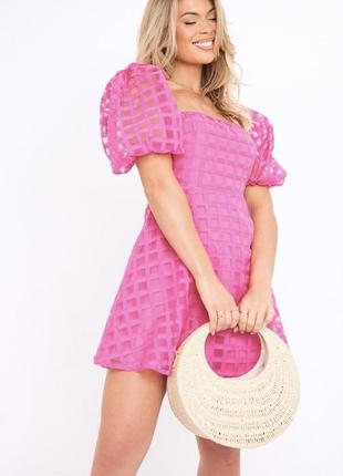 Ярко-розовая оверсайз платье с пышным рукавом
