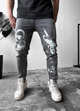 Мужские джинсы с принтом