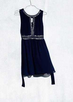 Чарівне темно-синє плаття з прикрасою tfnc london