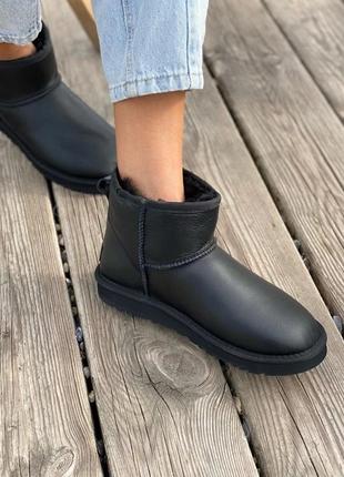 Ugg mini leather black