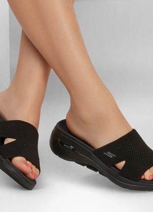 Шльопанці босоніжки skechers go walk arch fit