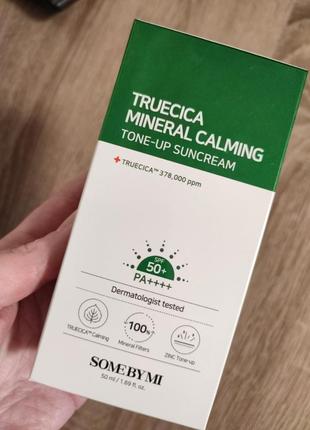 Солнцезащитный крем для лица успокаивающий some by mi truecica mineral calming tone-up sun cream, 50 мл