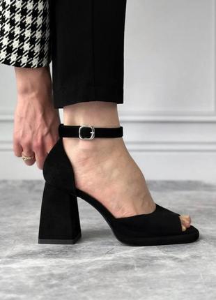 Черные женские босоножки на каблуке каблуке