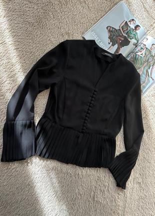 Розкішна чорна блузка