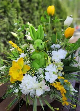 Весняна композиція з зеленим кроликом1 фото