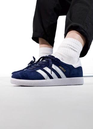 Брендові чоловічі кросівки / якісні кросівки adidas gazelle dark blue на кожен день1 фото