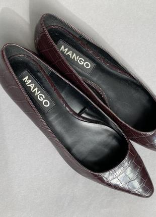 Жіночі туфлі балетки mango