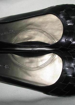 Barratts~нові шкіряні туфлі човники  р 40