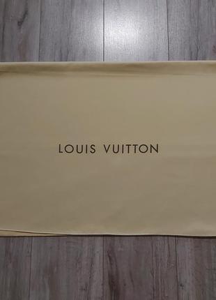 Большой пыльник louis vuitton 
размер     76х53 см.
состояние идеальное.