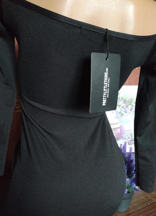 Чорна міні сукня з відкритими плечима від prettylittlething9 фото