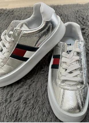 Чудові, стильні, легкі шкіряні кеди, кросівки tommy hilfiger sneaker