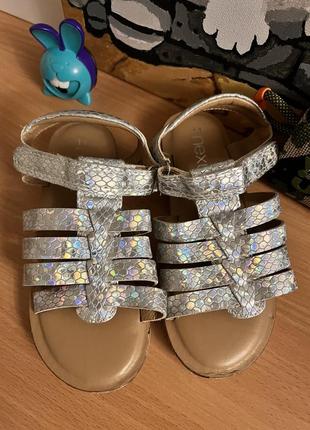 Нарядні босоніжки серебристі next zara clarks
