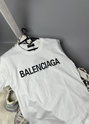 Футболка в стилі balenciaga