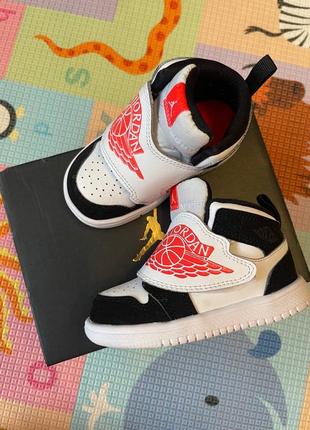 Nike sky jordan 1  6c (розмір 22)