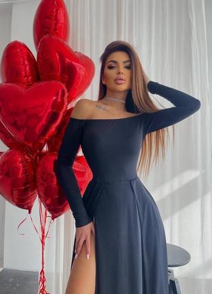 Неймовірна трикотажна сукня з розрізами довга максі з рукавами по фігурі вільного крою