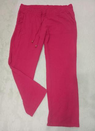 Розовые брюки на лето