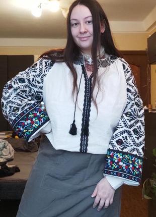 Сучасна борщівська жіноча вишиванка, вишита сорочка, українського бренду motyv3 фото