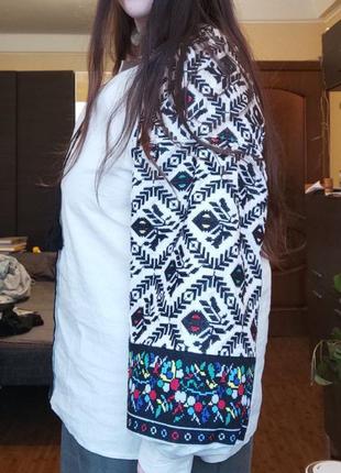 Сучасна борщівська жіноча вишиванка, вишита сорочка, українського бренду motyv6 фото