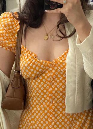 Оранжевое платье в цветочек на пуговицах h&m