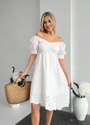 Платье мини с открытыми плечами короткими рукавами приталенное платье короткая прошва стильная базовая белая