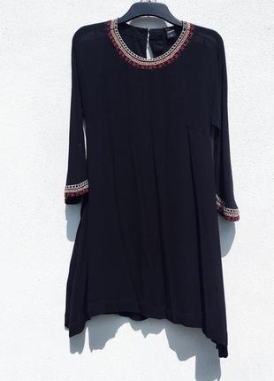 Чёрное платье в этно стиле с вышивкой zebra