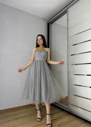 Фантастична сіра нарядна сукня міді  new look premium