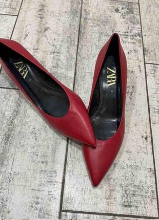 Кожаные классические туфли лодочки на маленьком каблуке zara 49-41 размер