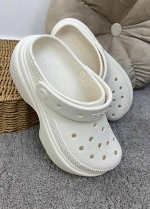 Женские кроксы на платформе crocs stomp clog white
