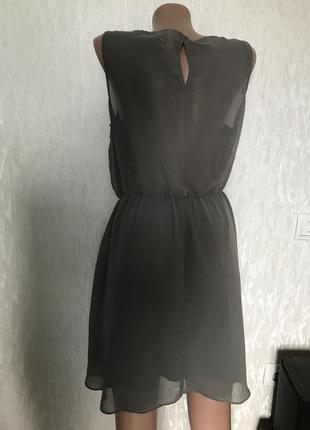 Красивое фирменное платье 10 серого цвета7 фото