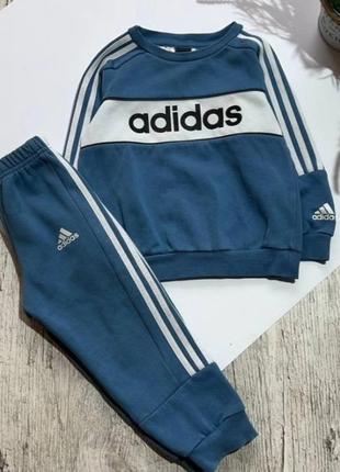 Спортивный костюм adidas