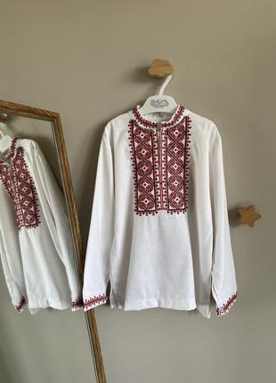 Дитяча лляна  вишиванка на хлопчика вигита червоно-чррними нитками