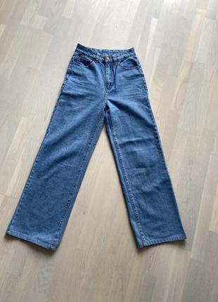 Базовые голубые джинсы