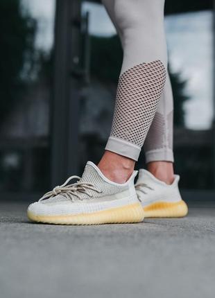 Жіночі кросівки adidas yeezy boost 350 natural адідас ізі буст бежевого з сірим кольорів