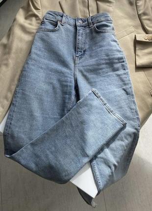 Стильные джинсы с разрезами🤍 классная высокая посадка, есть шлейки под пояс очень качественные, эластичные, красивый цвет😍