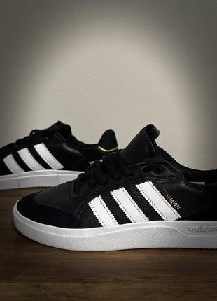 Adidas tyshawn low