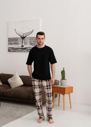 Чоловіча бавовняна піжама домашній чоловічий піжамний комплект штани в карту та чорна футболка4 фото