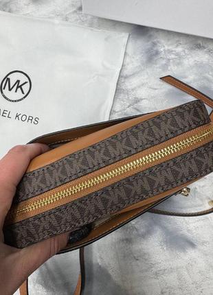 Жіноча сумка в стилі michael kors jet set large logo crossbody bag brown premium.3 фото