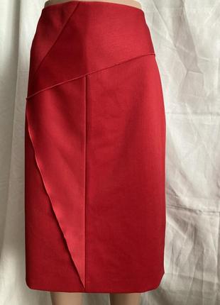 Женская юбка красного цвета