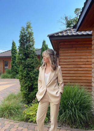 Стильный брючный костюм