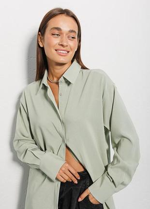 Жіноча довга сорочка фісташкова з напівкруглим низом